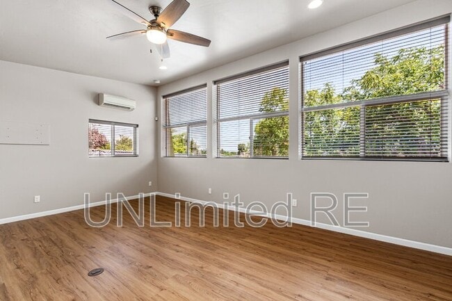 Building Photo - 3948 E Del Rio Dr