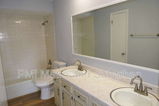 Building Photo - 22750 Valley Dr