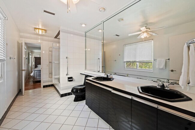 Building Photo - 4620 NE 25th Ave