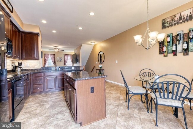 Building Photo - 904 S Macon St.