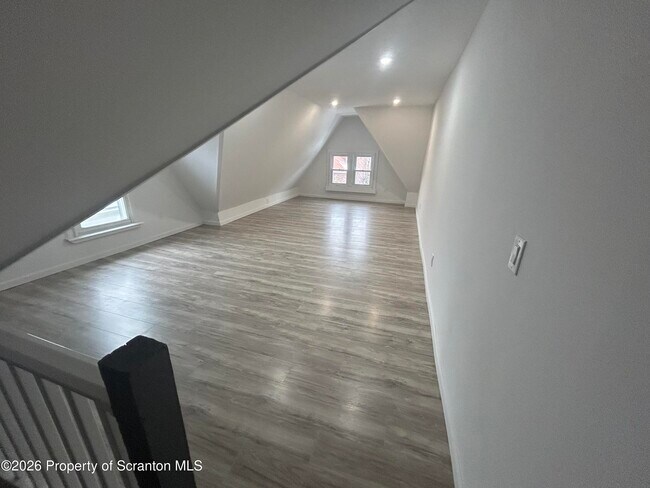 Building Photo - 610-610 N Sumner Ave