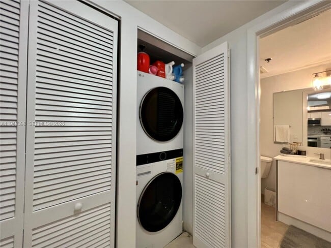 Building Photo - 2681 N Flamingo Rd