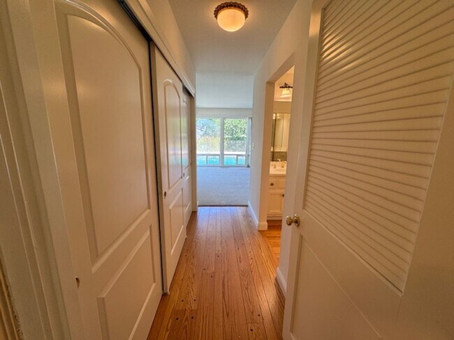 Building Photo - Single level home with pool in Whitegate c...