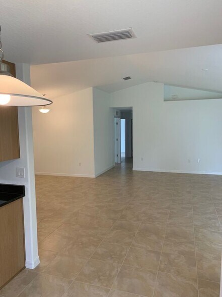 Building Photo - 36 Renshaw Dr