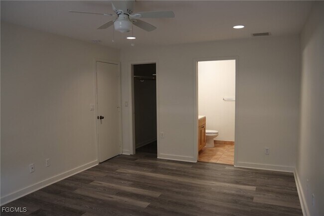 Building Photo - 320 Harry Ave S