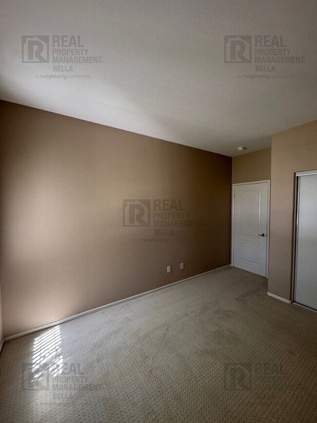 Building Photo - 756 Conlon Dr