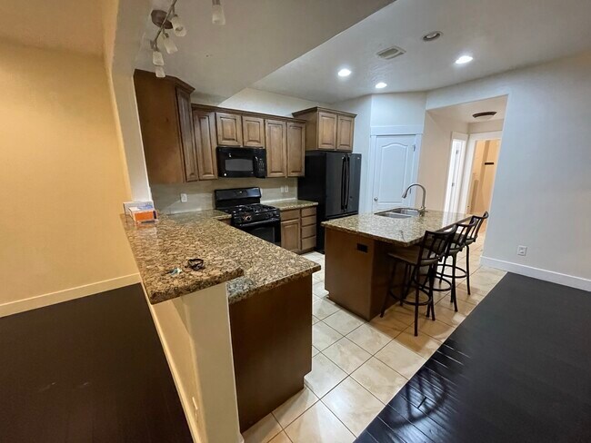 Building Photo - 4274 Lake Bridge Dr