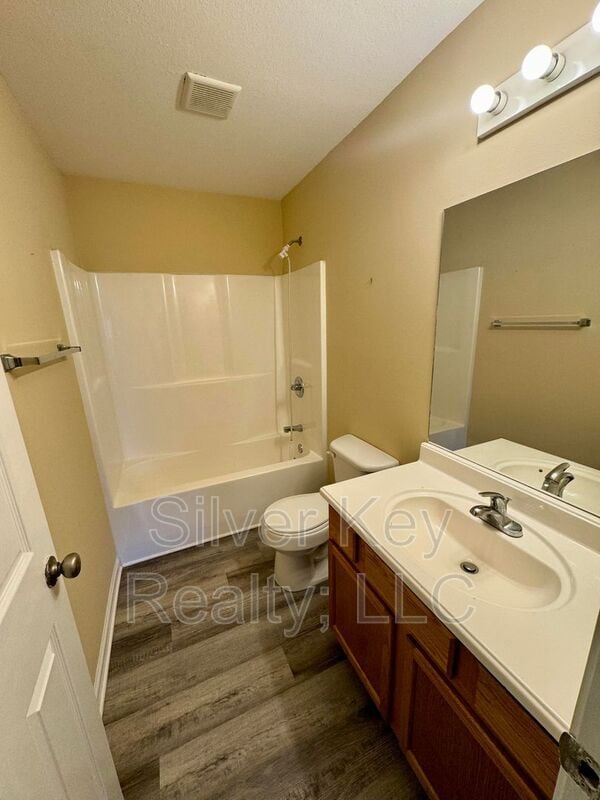 Building Photo - 268 Willow Creek Drive