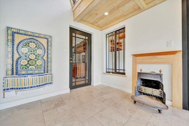 Building Photo - Beautiful West of the Trail 3-Bed/2-Bath H...