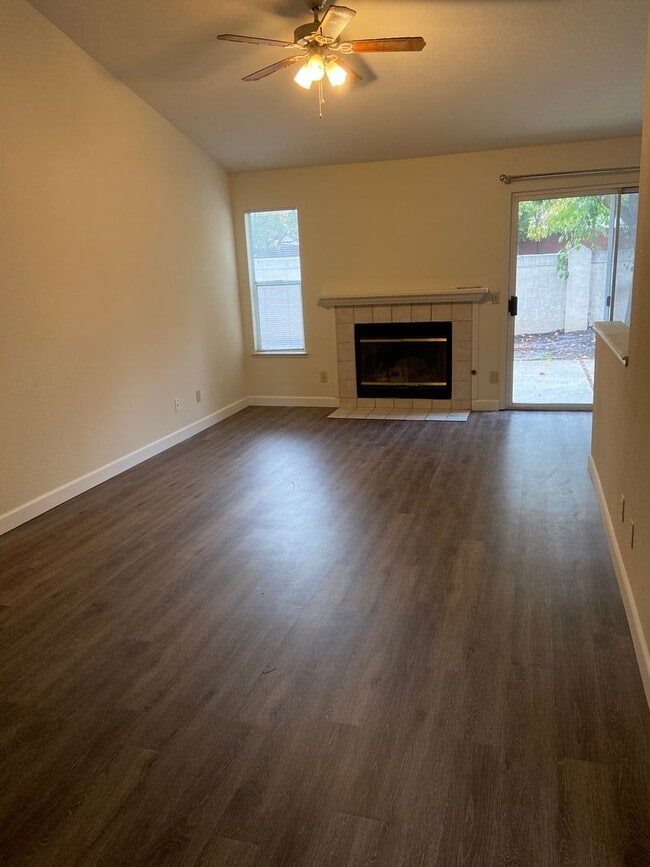 Building Photo - Antelope Highlands 3 Bdrm, 2 Bath!