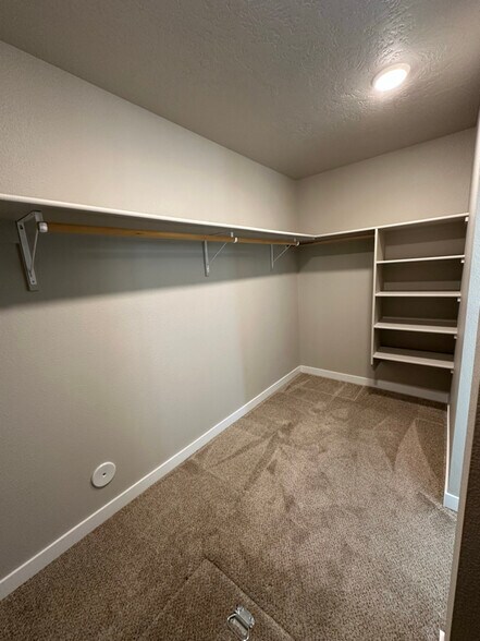 Building Photo - 11398 W Belgrave St