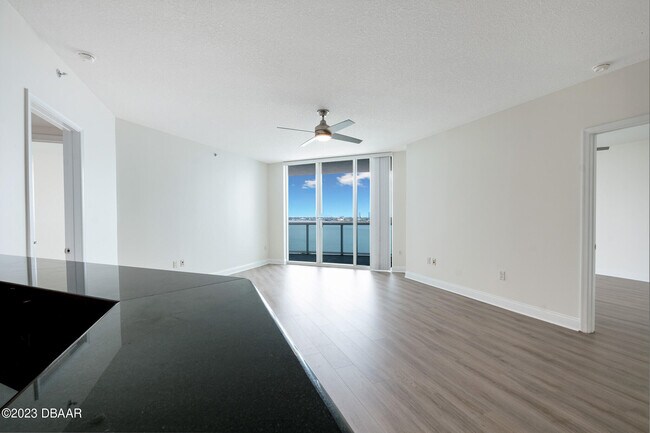 Building Photo - 241 Riverside Dr