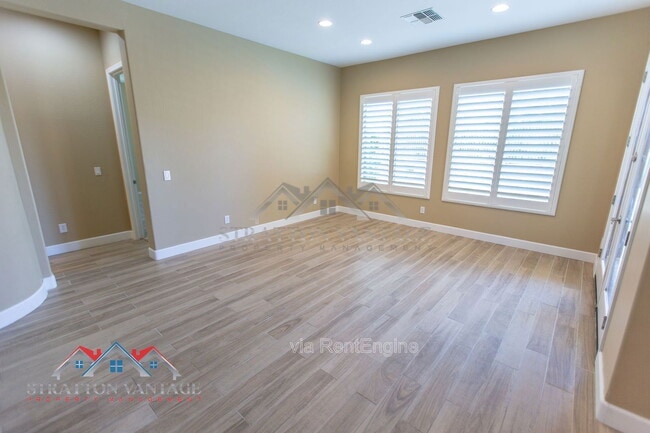 Building Photo - 5908 E Bramble Berry Ln