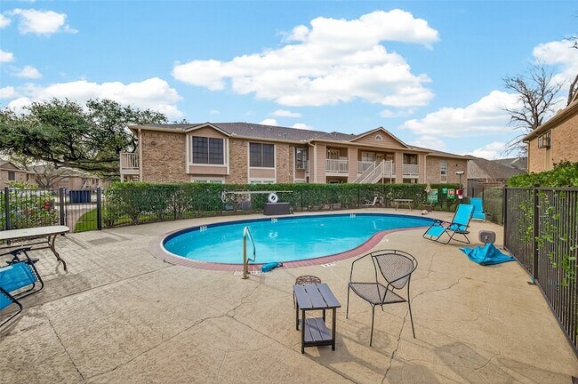 Building Photo - 1311 Antoine Dr