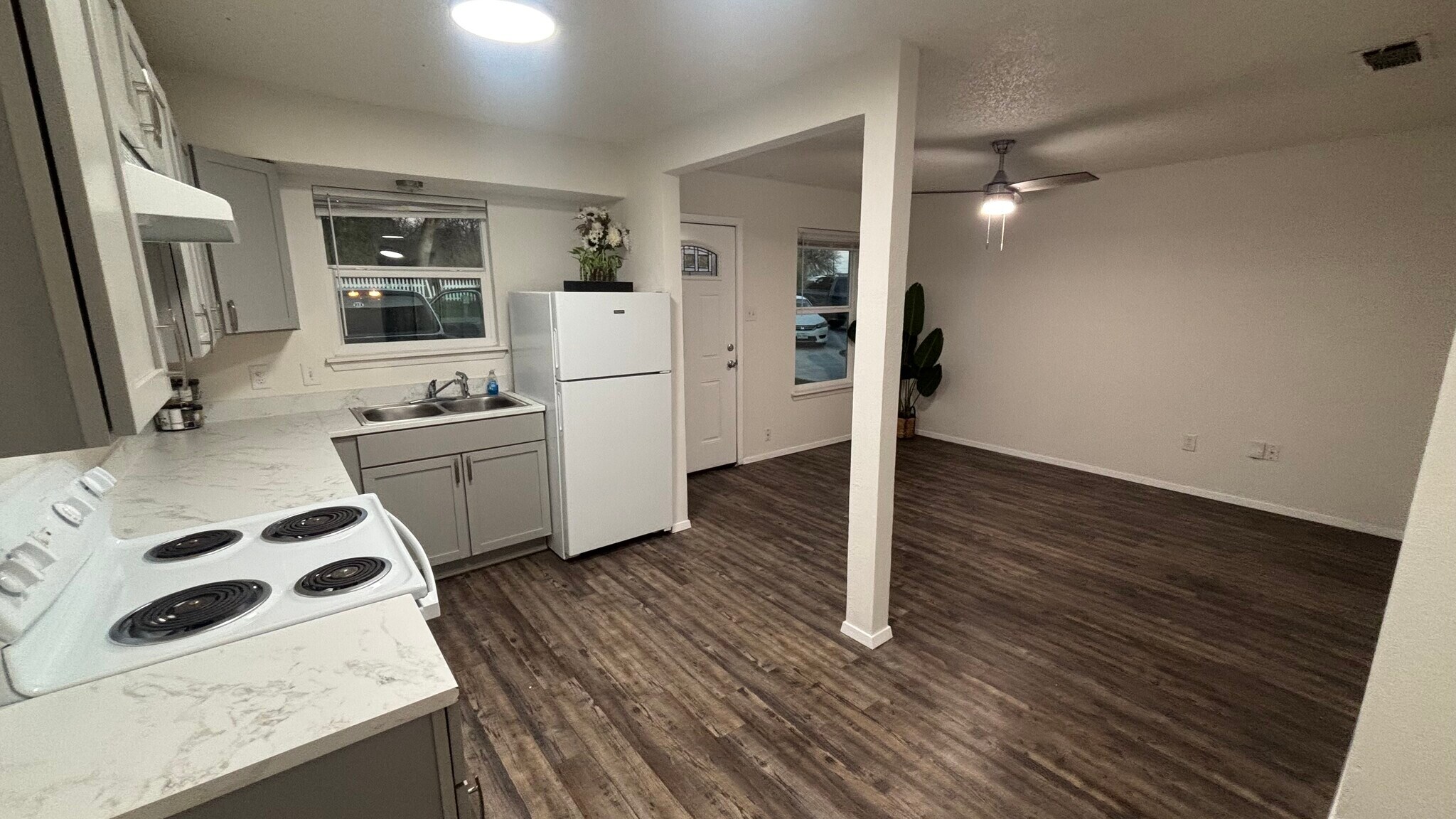 Building Photo - 863 Anahuac Ave