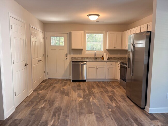 Building Photo - 127 Carr Ln