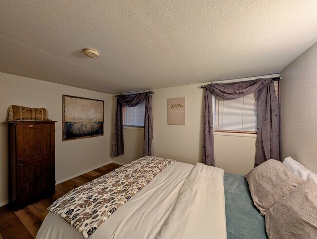 Building Photo - Fully furnished, short term 1 bedroom!
