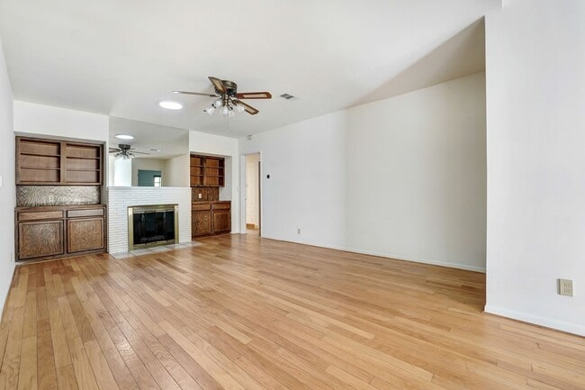 Building Photo - Altadena Home For Lease