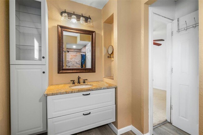 Building Photo - 13003 S Madrone Trail