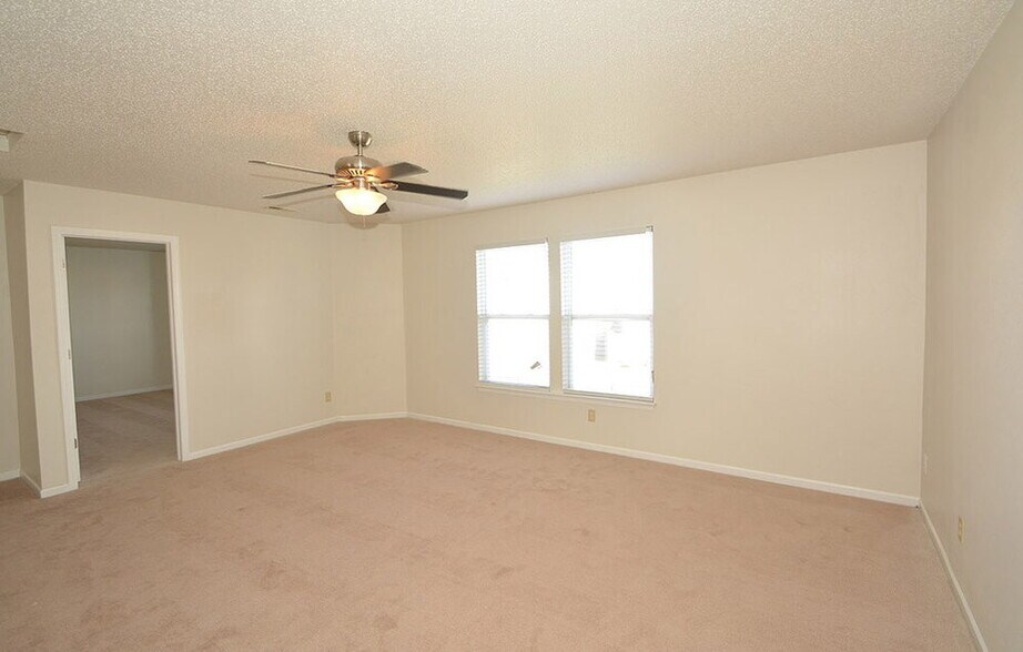 Building Photo - 10226 Homestead Dr