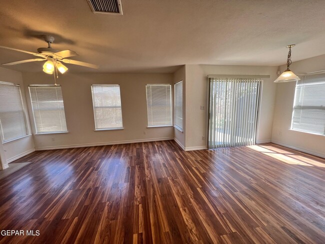 Building Photo - 7105 Tierra Roja St
