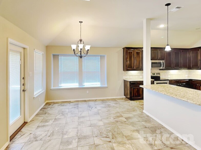 Building Photo - 208 Carson Dr