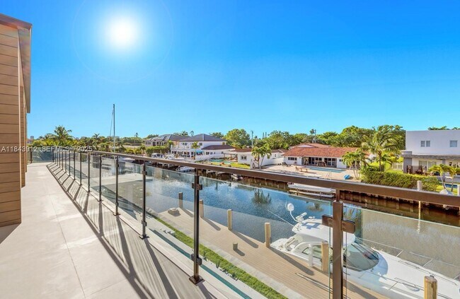 Building Photo - 2050 S Hibiscus Dr