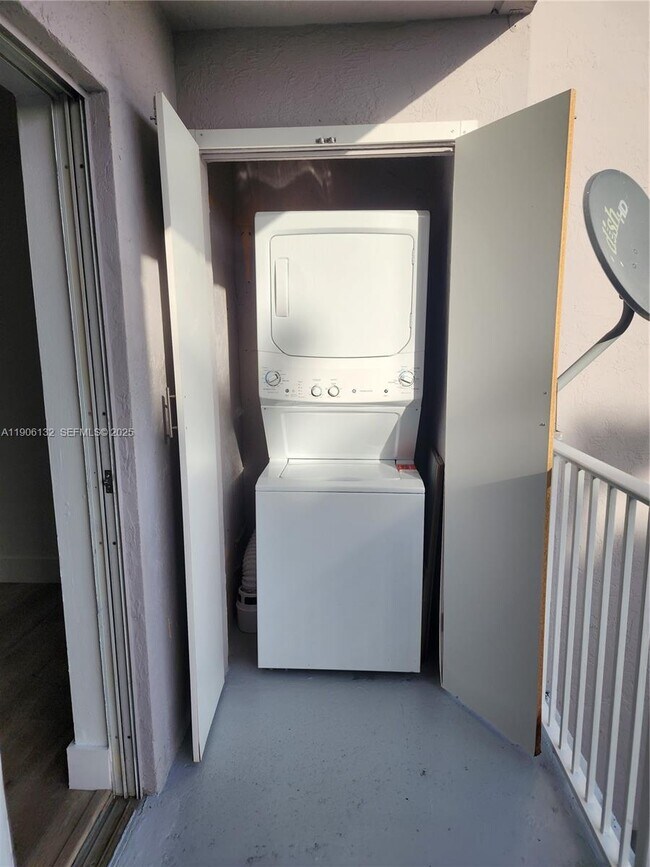 Building Photo - 2750 W 76th St