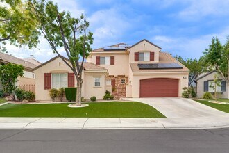 Building Photo - Luxurious, Entertainers Dream 4 Bedroom Home