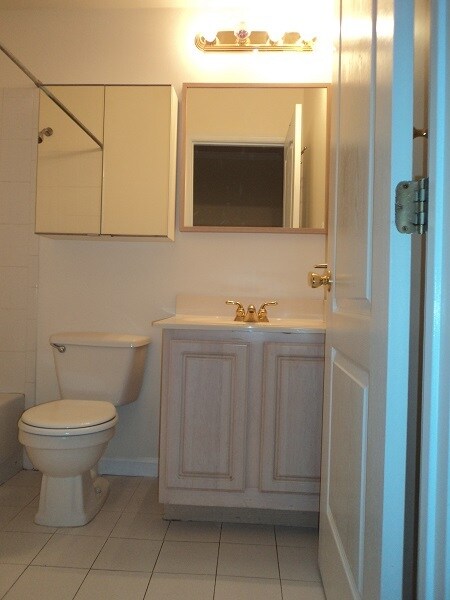 Full Bath - 1st View - 1619 12th St NW