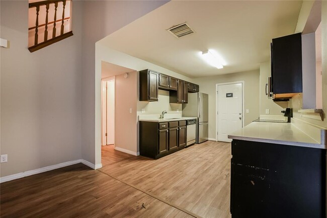 Building Photo - 2997 Moore Dr
