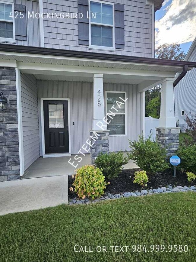 Building Photo - 425 Mockingbird Ln