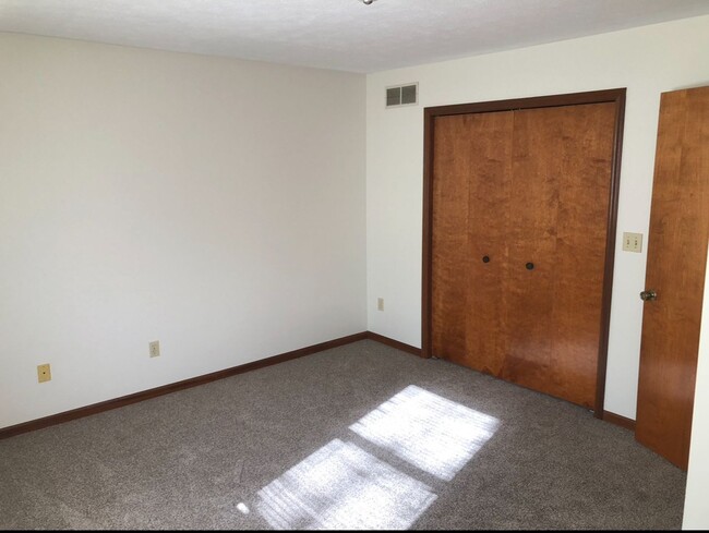 Building Photo - 141/143 Southpark