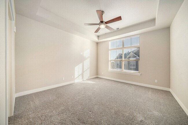 Building Photo - 3B/2B Condo in the Flats at Centerra Now A...