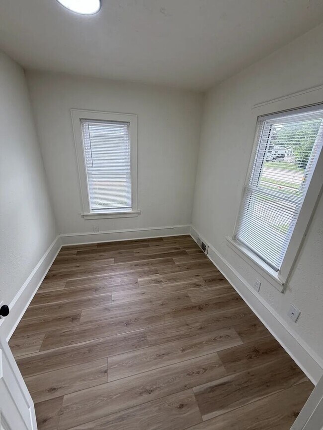 Building Photo - 3-Bedroom 1-Bathroom Single Family Home