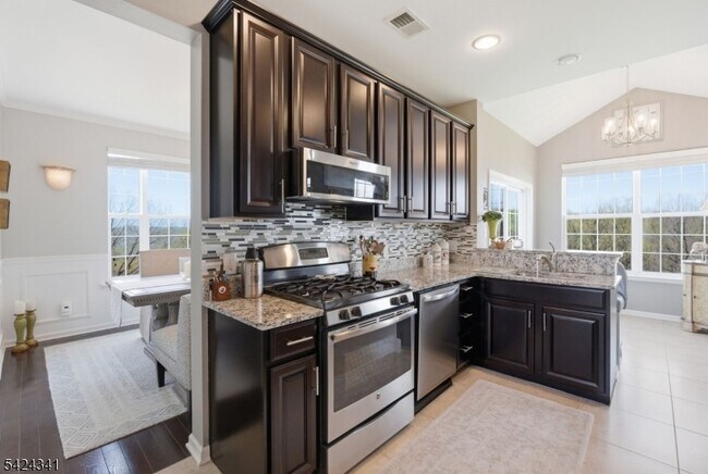 Building Photo - 263 Winding Hill Dr