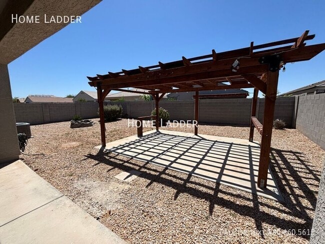 Building Photo - 10453 E Cliffrose Ln