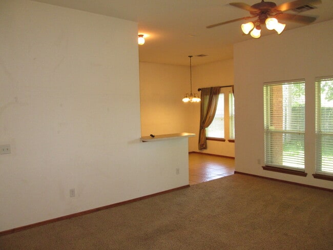 Building Photo - PRELEASING - July 2026 - (3) Bed/(2) Bath ...