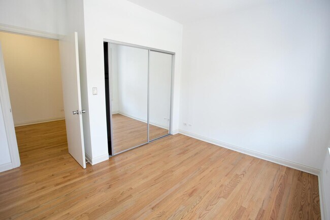 Interior Photo - 5401-5409 S. Cottage Grove Avenue