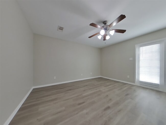 Building Photo - 424 Palomino Stand Dr