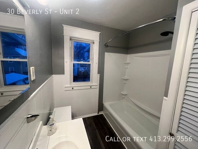 Building Photo - 30 Beverly St