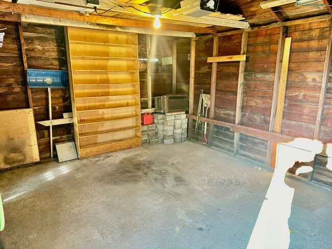 Building Photo - New on the Market!