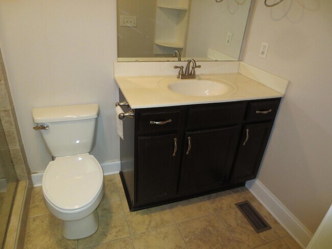 Building Photo - 102 Cypress Cir