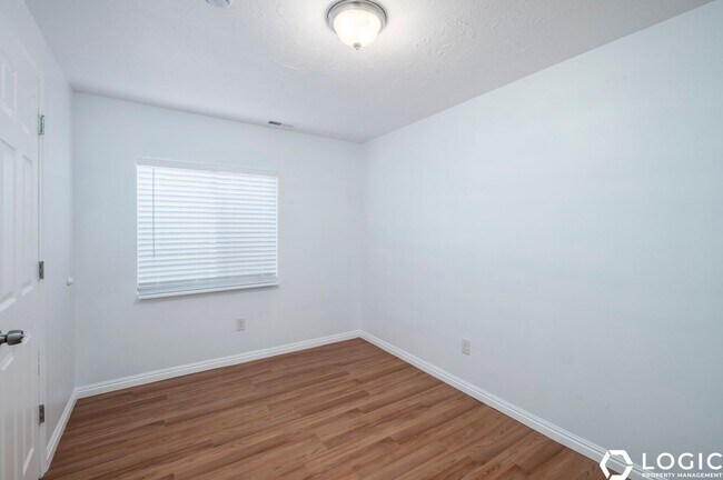Building Photo - 5878 Arlinridge Dr