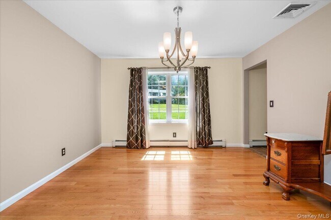 Building Photo - 70 Orchard Crest Dr