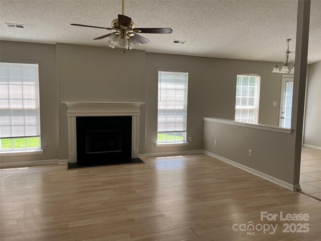 Building Photo - 6918 Kentucky Derby Dr