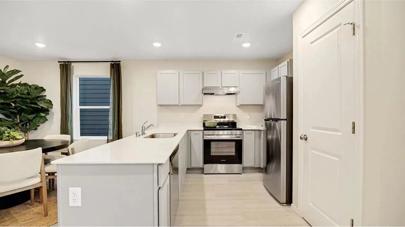 Building Photo - 4322 SE Woodford Ct