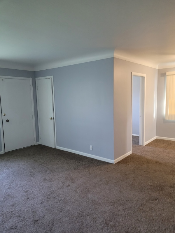 Building Photo - 1181 Elms Rd