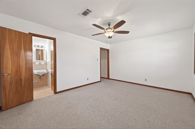 Building Photo - 2607 Penfield Dr