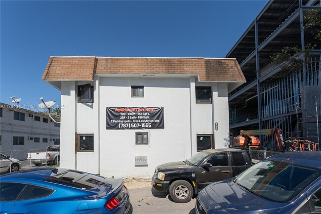 Building Photo - 1515 NW N River Dr